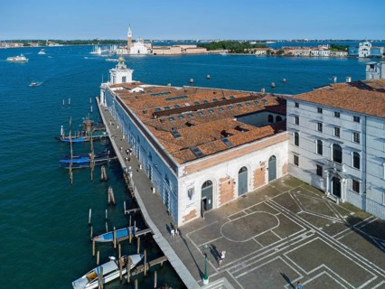 Früher Zollamt, heute Museum der Punta della Dogana dahinter die Basilica di S. Maria della Salute,
