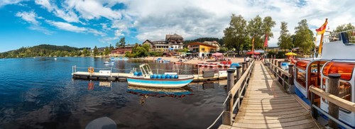 Panoramic view of the pier with tourists in summer on Lake Titisee in the Black Forest of Germany