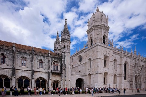 Visitors, tourists in queue, waiting for admission, Hieronymite monastery Mosteiro dos Jerónimos,