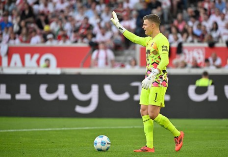 Goalkeeper Finn Dahmen FC Augsburg FCA (01) Action on the ball Gesture Gesture MHPArena, MHP Arena