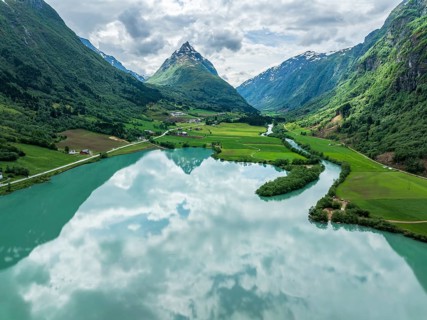 Mountain Eggenipa reflected in lake Bergheimsvatnet, south of Byrkjelo, Norway, Europe