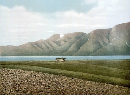 Advent Bay, Adventdalen, an approximately 30 km long U-valley on the island of Spitsbergen in