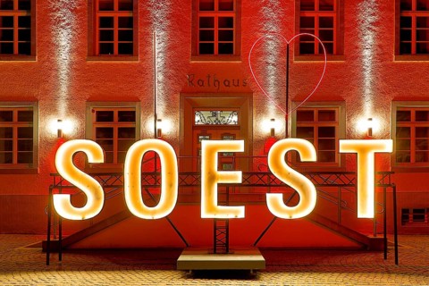 Illuminated town hall with Soest lettering in the evening at the Winterstrahlen Festival of Lights