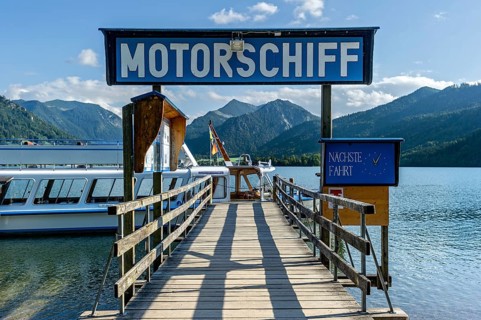 Mooring for motorboat, jetty, boat trip on the Schliersee, Markt Schliersee, mountains Brecherspitz