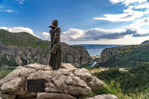 Statue of Mila Gojsalic above the Cetina Gorge near Omis, Croatia, Europe