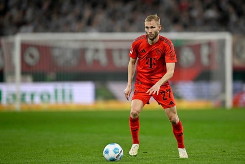 Konrad Laimer FC Bayern Munich FCB (27) Action on the ball WWK Arena, Augsburg, Bavaria, Germany,