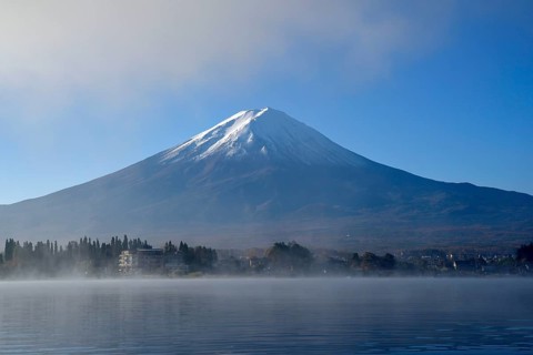 Volcano Fuji or Fudschijama with snow-capped summit, 3776 m high volcano, at Lake Kawaguchi,