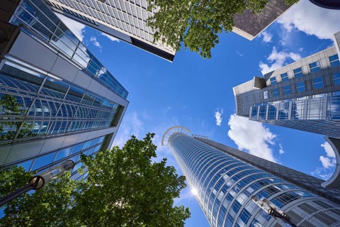 Kronenhochaus, Westend 1, headquarters of DZ Bank and other high-rise buildings from the frog's