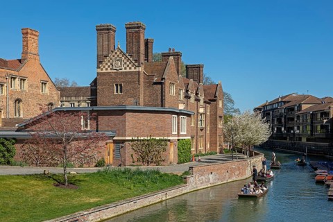 Punting, punting, Magdalene College, River Cam, Cambridge, England, Great Britain