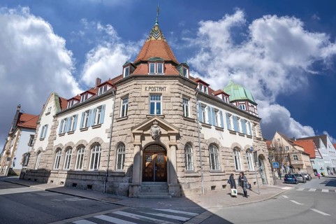 Former post office, built in 1906, today public library and residential building, Friedrich-Ebert-