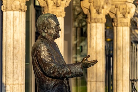 Johannes Rau sculpture in front of the Villa Horion in Düsseldorf, North Rhine-Westphalia, Germany,