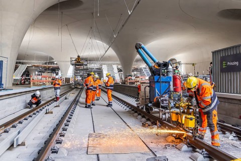 The last rails are being welded at the new main station. All the rails are now in place between
