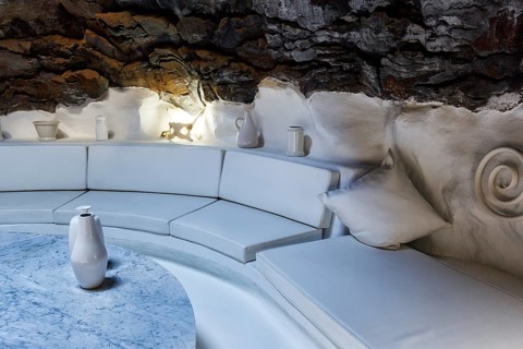 Cave dwelling, white bubble, sofa, former residence of the artist, interior view, Fundacion Cesar