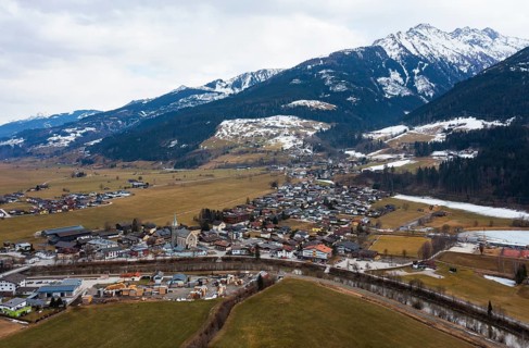 Drone image, residential buildings, view of village with parish church, Niedernsill, Salzach,