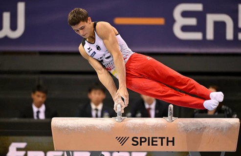 Timo Eder GER pommel horse action gymnastics, EnBW DTB-Pokal, Porsche-Arena, Stuttgart,