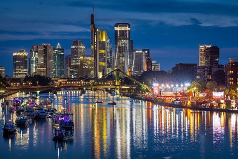 Around 12, 000 visitors listen to the sounds of the Frankfurt Radio Symphony Orchestra under the