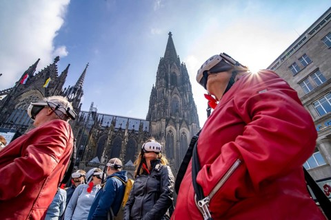 Timeridego, virtual city tour with VR glasses, on various topics, virtual reality time travel into