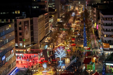 Christmas market in the city centre, Königstraße, during the fourth Corona wave, 2G regulation,