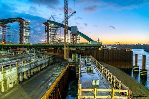 New construction of the Karl Lehr Bridge in the port of Duisburg-Ruhrort, over the Ruhr and the