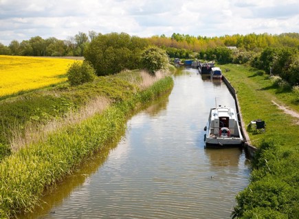 Kennet and Avon canal stretch between All Cannings and Alton Barnes, Vale of Pewsey, Wiltshire,