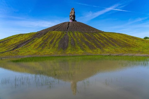 Rheinelbe spoil tip in Gelsenkirchen, 100 metre high spoil tip, landscape park, with the sculpture