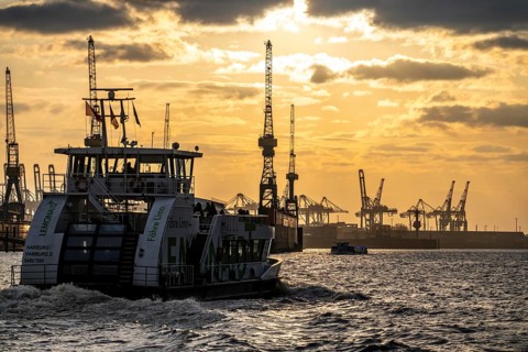 Port of Hamburg, view of the Blohm + Voss shipyard, evening, cranes of the container terminals,