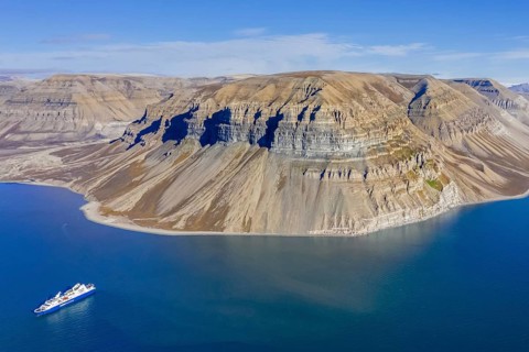 Cruise ship of Iceland ProCruises and Skansbukta in the outer Billefjorden, Billefjord, southeast