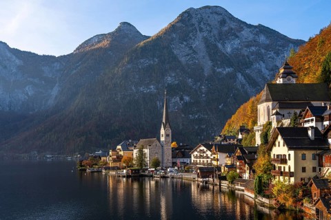 View of Hallstatt and Lake Hallstatt as well as the surrounding mountains. In the morning in autumn