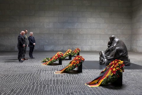 Kai Wegner (CDU, Governing Mayor of Berlin), Oleksii Makeiev (Ambassador of Ukraine) and Konrad Arz