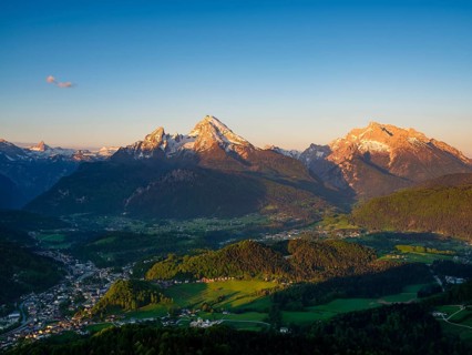 Sunrise over the valley basin of Berchtesgaden, behind the Steinernes Meer, Watzmann and