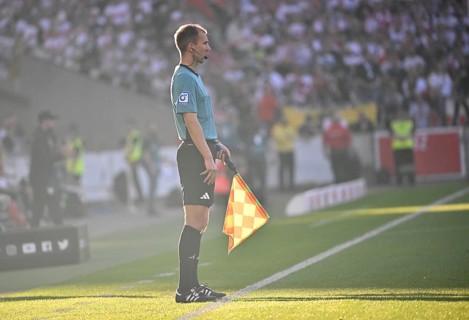 Linesman, referee, assistant flag, backlight, feature, atmospheric, MHPArena, MHP Arena Stuttgart,