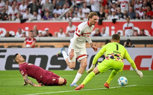 Penalty area scene, goal area scene Nick Woltemade VfB Stuttgart (11) Duel, action against Jeffrey
