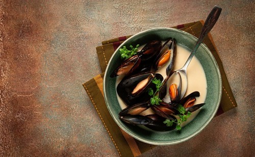 Mussels in shells, in creamy garlic sauce, mussels in bechamel sauce, homemade, no people