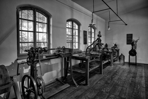 Interior photograph, first vehicle engine, the grandfather clock, Gottlieb Daimler's former