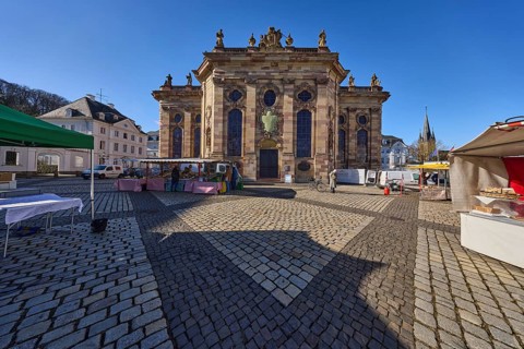 Ludwigskirche, weekly market market, market stalls, cobblestones, square, blue sky, cloudless, Am