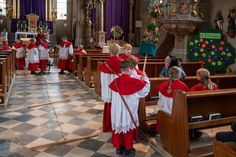 Preparation of the Palmesel procession, tradition since the 18th century, parish church Mariä