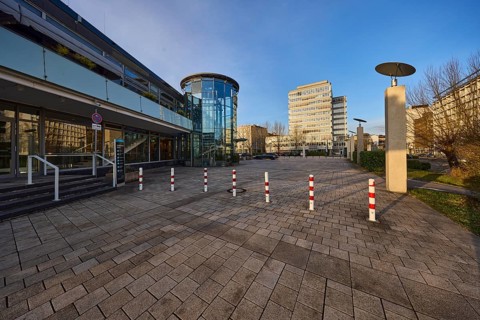 Congresshalle Saarbrücken, stairs, modern architecture, commercial building, bollards, evening