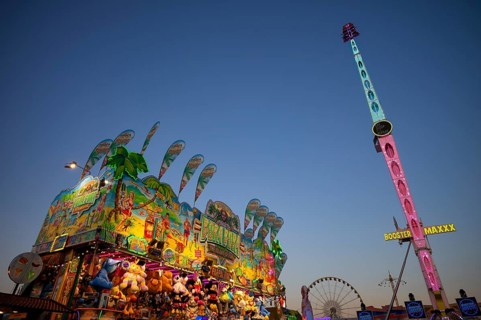 Ticket sales, ticket sales, Booster Maxxx, propeller, high ride, Ferris wheel, rides, neon lights,