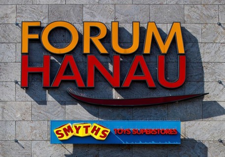 Façade of Forum Hanau with company logos at the shopping centre, Freiheitsplatz, Hanau, Hesse,