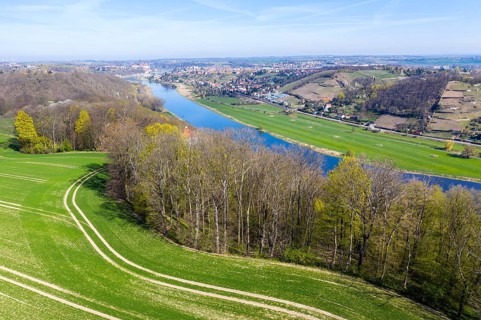Aerial view of the Elbe valley south of Meissen, in the foreground the Totenhäuschen, on the other