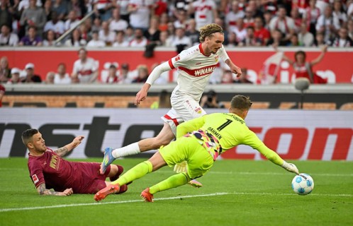 Penalty area scene, goal area scene Nick Woltemade VfB Stuttgart (11) Duel, action against Jeffrey