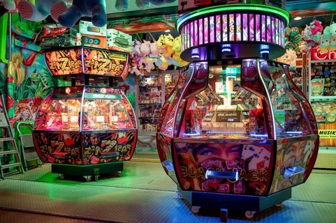 Gaming, gambling, slot machines, neon lights, Cannstatter Wasen, funfair, spring festival, folk