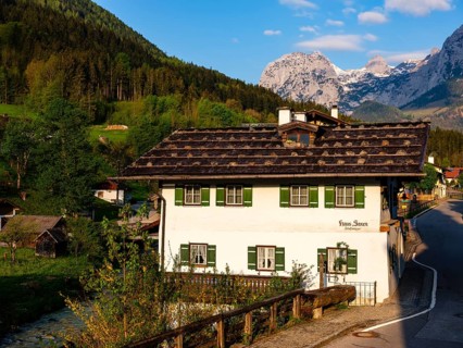 Traditional house, Reiteralpe at the back, Ramsau, Berchtesgadener Land, Upper Bavaria, Bavaria,