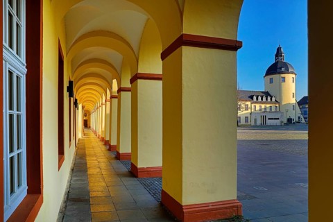 Lower Castle, arcade in the Corps de Logis and view of the Fat Tower with Castle Square, Siegen,