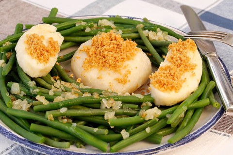 Swabian cuisine, yeast dumplings with green beans, breadcrumbs, served on a plate, typical Swabian,