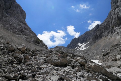 Travelling in the Wilder Kaiser on the Eggersteig to Ellmauer Tor (Tyrol)