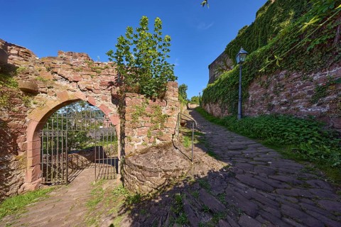 Dilapidated walls and old wrought-iron gate on the Schlossgasse in Miltenberg, Lower Franconia,