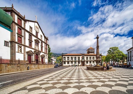 Town Hall and fountain at Praca do Municipio, Church of São João Evangelista, Igreja do Colégio,
