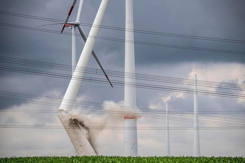 Demolition of the tower of a 20 year old wind turbine, in the Werl wind farm, 5 old Enercon E-66
