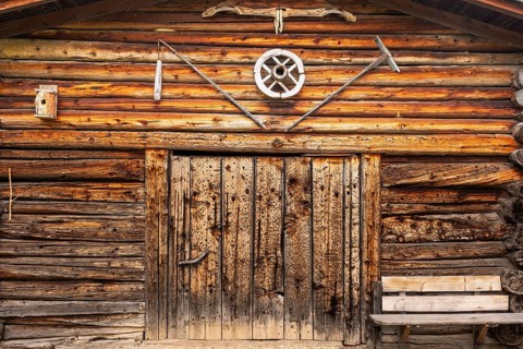 Detailed view of the front of a barn on the Glatsch Alm, Dolomites, Puez-Geisler nature park Park,